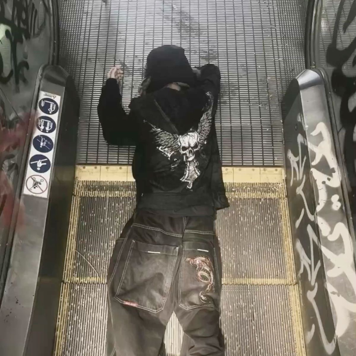 this escalator is taking me somewhere, hopefully to you ;>