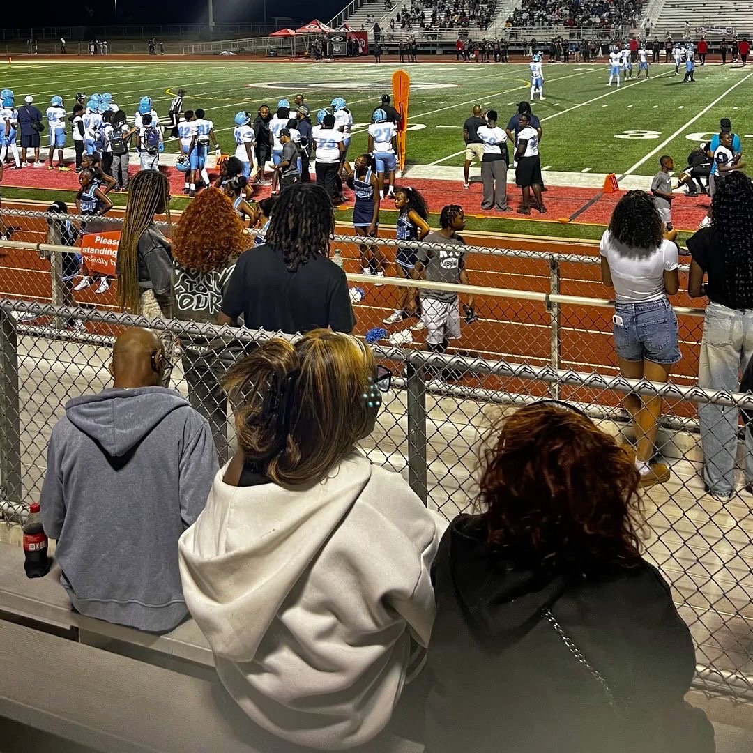 football nights hit different sometimes, just enjoying the vibes you know?