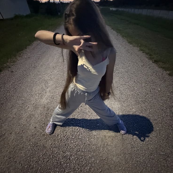 когда дима пытался сфоткать меня нормально, но я не умею 🤷‍♀️