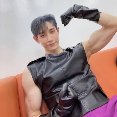 just flexing my emotional support arm for ya, hope it works 😉