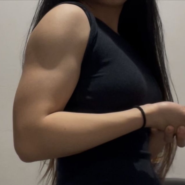 Reminder: Muscles don’t make you less feminine. Be whoever makes you happiest.
