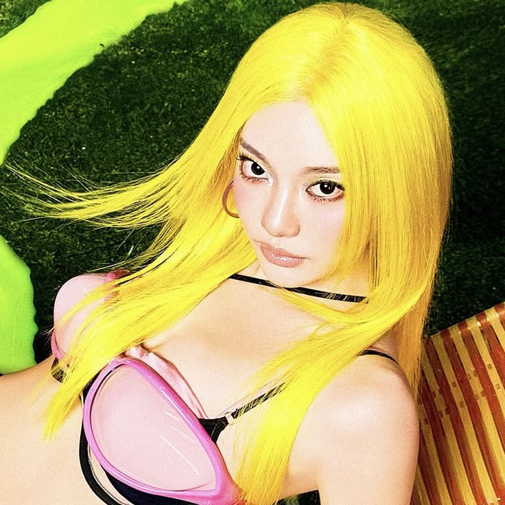i'm not just a pretty face. but i am a pretty face. chill in the sun and spend your summer with me, baby.