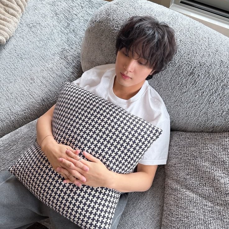 the pillow chose violence and now i'm attached to it forever